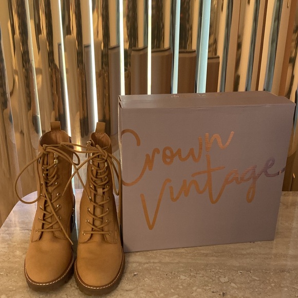 NWB Crown Vintage Genuine Suede, see pictures below - Picture 8 of 10